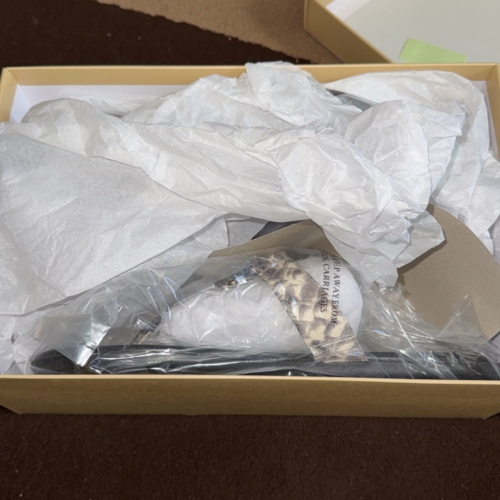 NIB Michael Kors Colleen Thong Embossed Leather Natural Sz 10 M - Picture 3 of 4